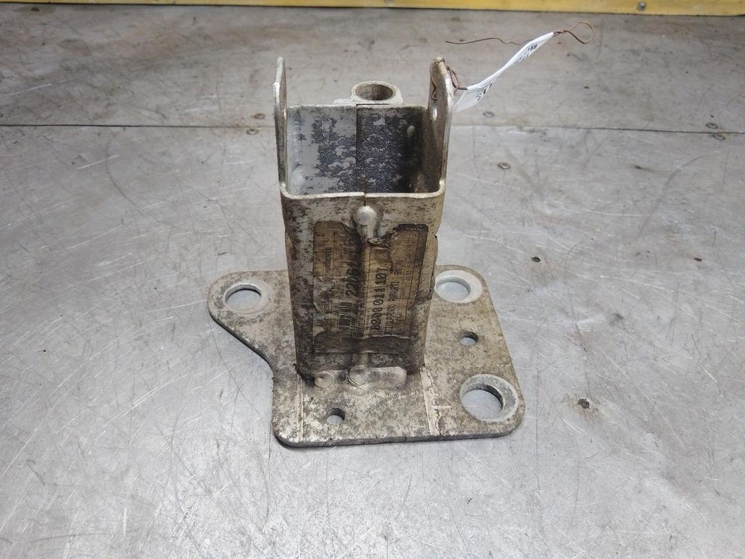 Кронштейн усилителя бампера переднего (Домик) CZ8OUG Renault Scenic