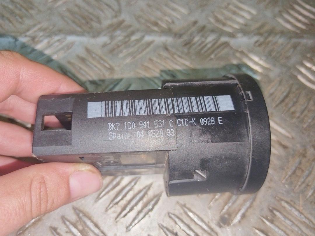 Переключатель света P890FV Volkswagen Passat купить в магазине запчастей бу