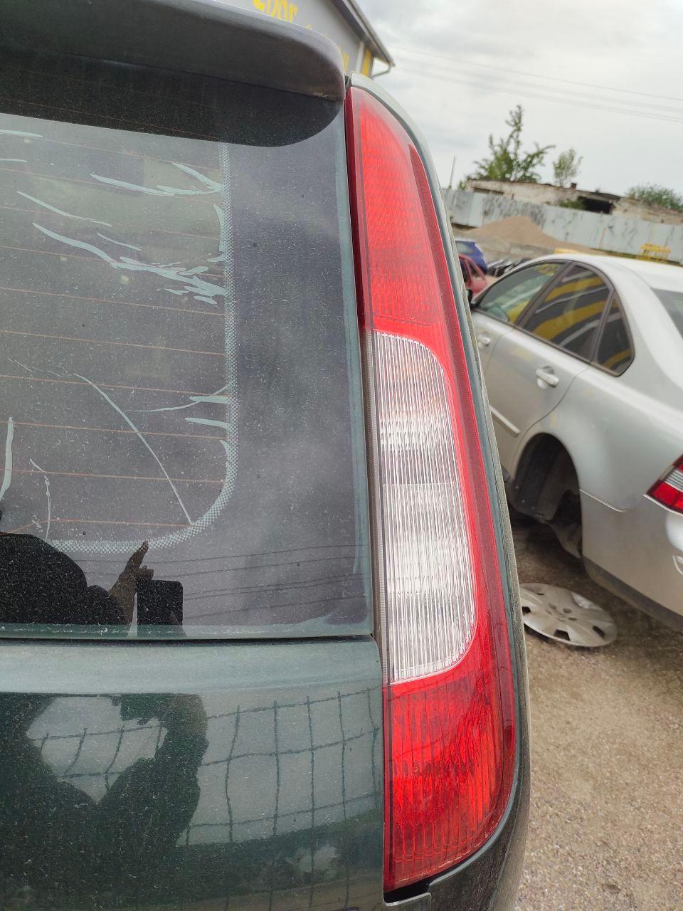 Фонарь задний правый 4L52ZE Ford C-Max