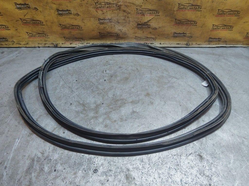 Уплотнитель багажника VY9AEE Toyota Corolla Verso - Фото 3