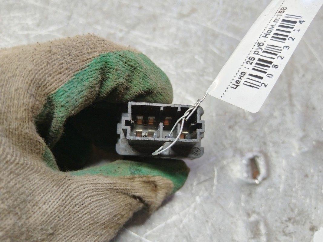 Кнопка стеклоподъемника переднего правого T25N9S Peugeot 307 - Фото 4