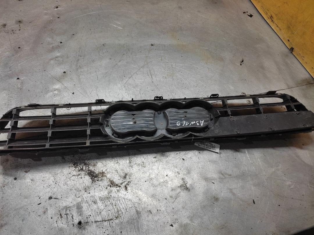 Решетка радиатора 44S0E4 Audi A3 купить