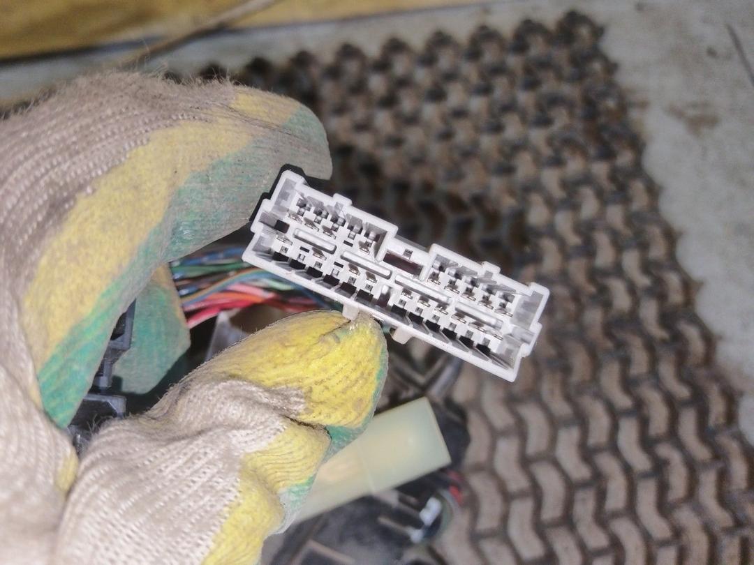 Проводка салона HUC767 Mitsubishi Carisma undefined