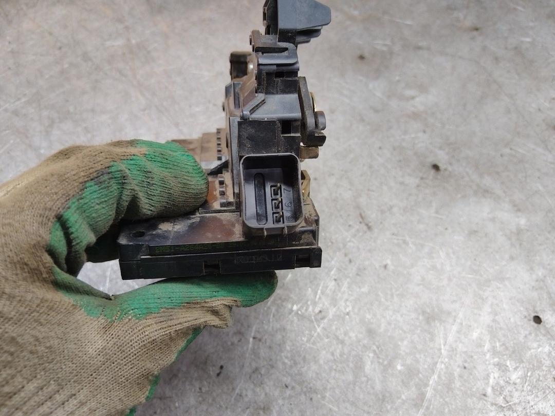 Замок двери задней правой DJ6R5Z Ford Focus купить с доставкой