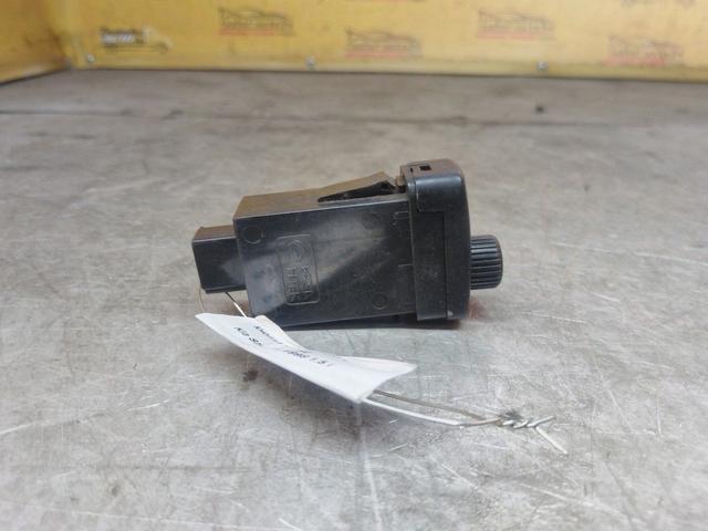 Кнопка корректора фар 70L282 Kia Shuma купить в магазине запчастей бу