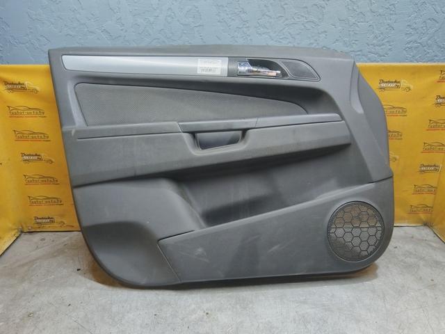 Обшивка двери передней левой (дверная карта) 1L118D Opel Zafira