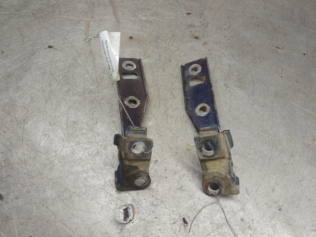 Петля капота G1V1W5 Volkswagen Golf - Фото 1