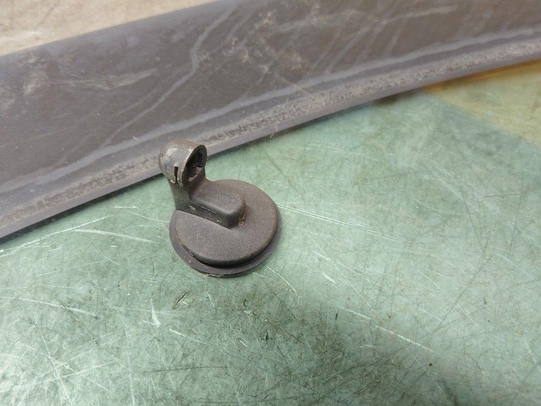 Стекло кузовное боковое левое AX1QWK Chrysler Voyager купить в магазине запчастей бу