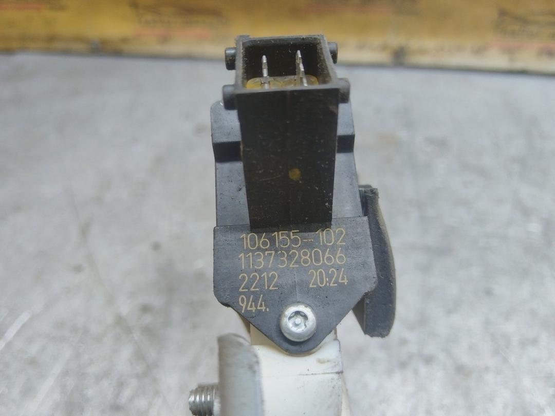 Стеклоподъемник электрический передний правый F2P4LN Opel Vectra купить с доставкой. Огромный выбор запчастей и марок авто. У нас есть практически все.