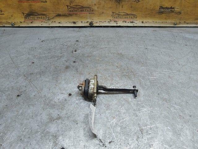 Ограничитель открывания двери передней 0RM010 Rover 600