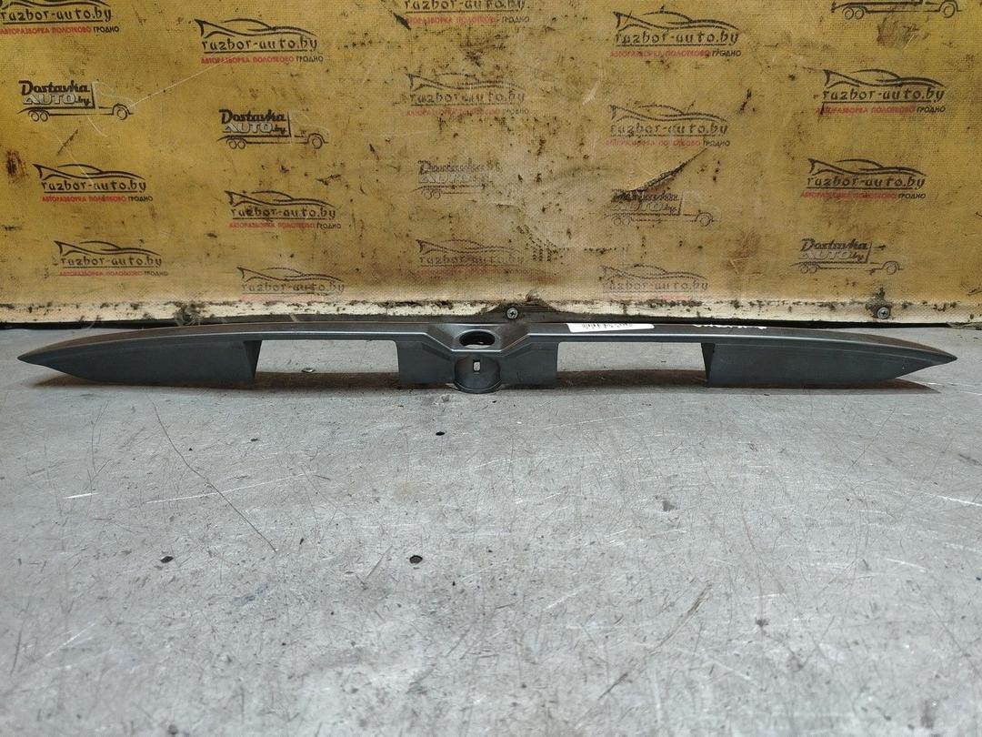 Накладка подсветки номера YH4AIG Mitsubishi Carisma - Фото 2