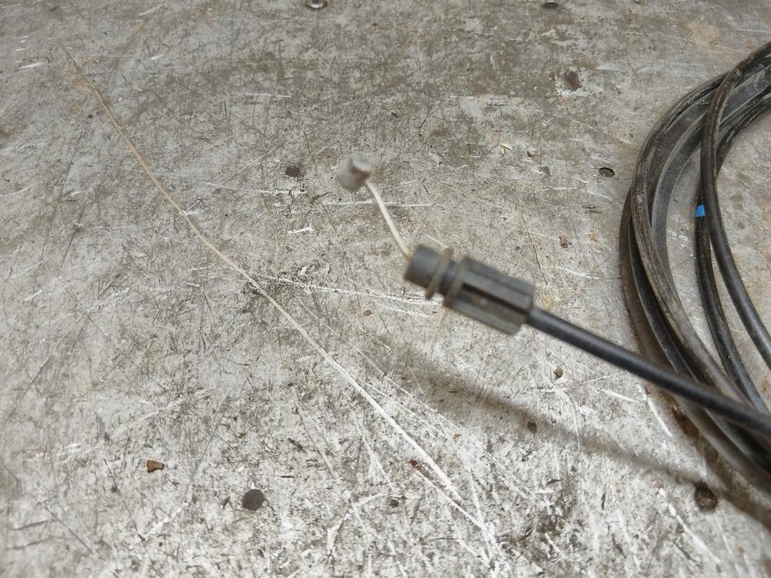 Трос открывания лючка топливного бака 1EIL7L Peugeot 406 купить в магазине запчастей бу