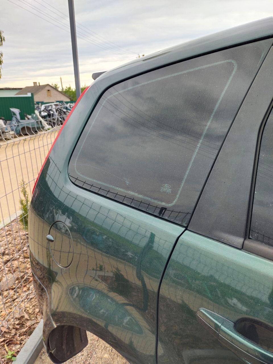 Стекло кузовное боковое правое I0UV86 Ford C-Max