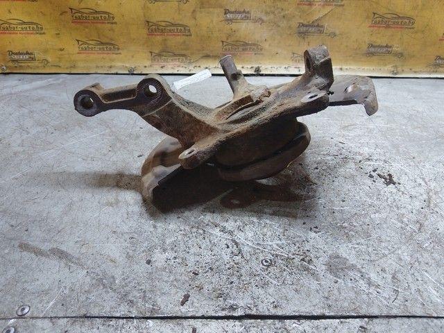 Кулак поворотный правый 6X1E8O Renault Laguna купить на авторазборке