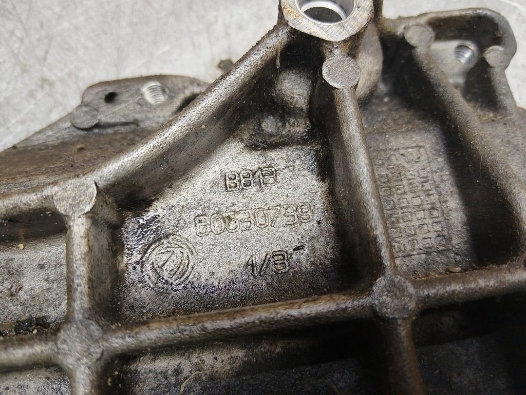 Кронштейн компрессора кондиционера RHSMKS Alfa Romeo 147 - Фото 3