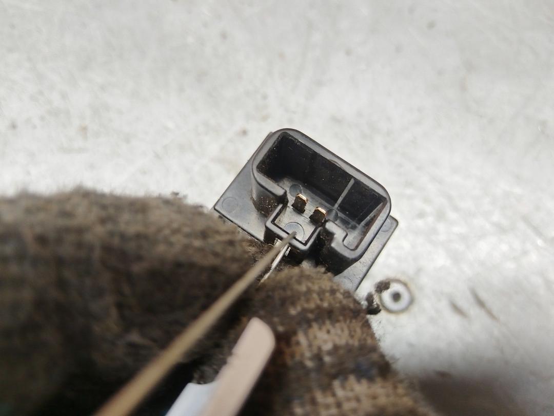 Кнопка открытия лючка топливного бака 537OTH Toyota Avensis - Фото 2