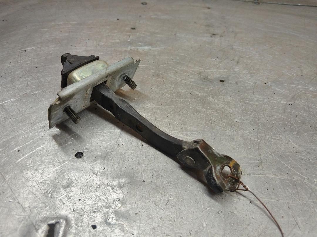 Ограничитель открывания двери передней SD94KA Mazda Premacy купить в магазине запчастей бу