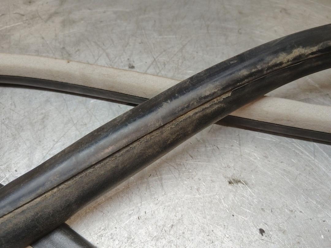 Уплотнитель двери передней правой 161V8J Seat Alhambra - Фото 2