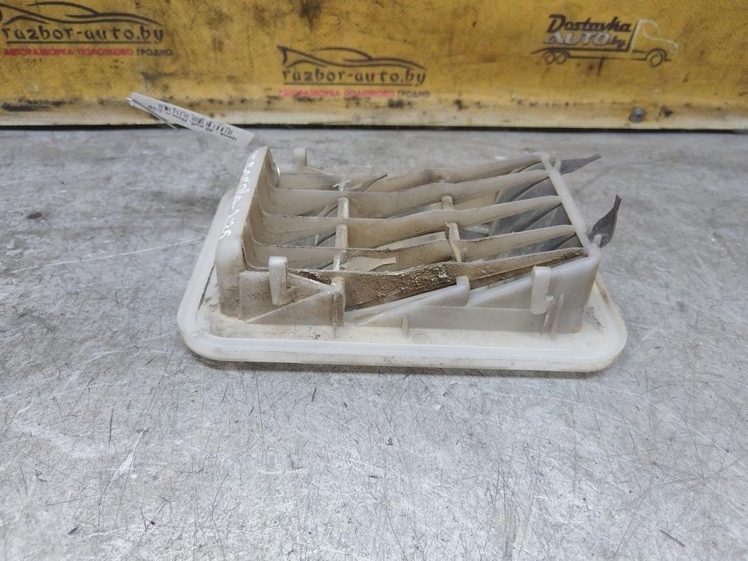 Решетка вентиляции кузова PWB4F9 Toyota Corolla купить с доставкой