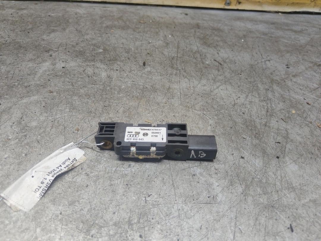 Датчик удара V3RSM8 Audi A4