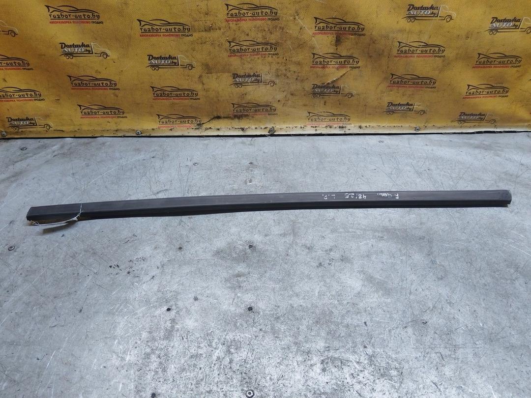 Молдинг стекла двери передней левой наружный UG355T Ford Galaxy