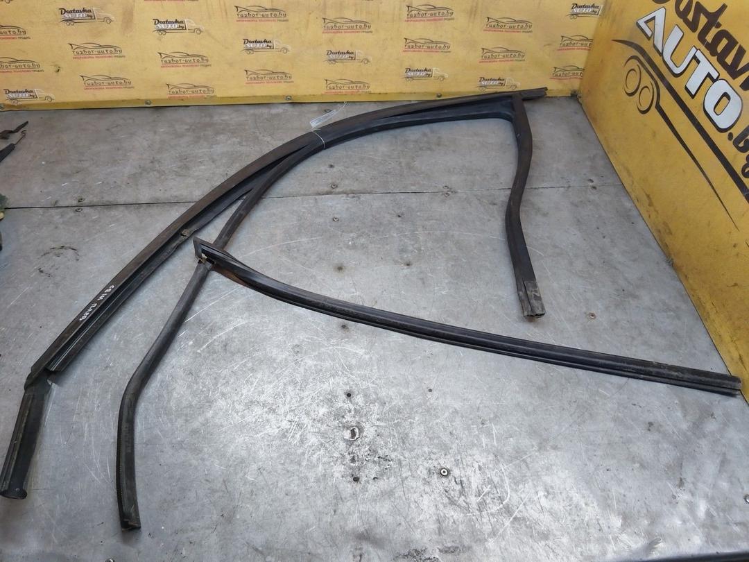 Уплотнитель двери передней левой M0SS05 Citroen C8 - Фото 1