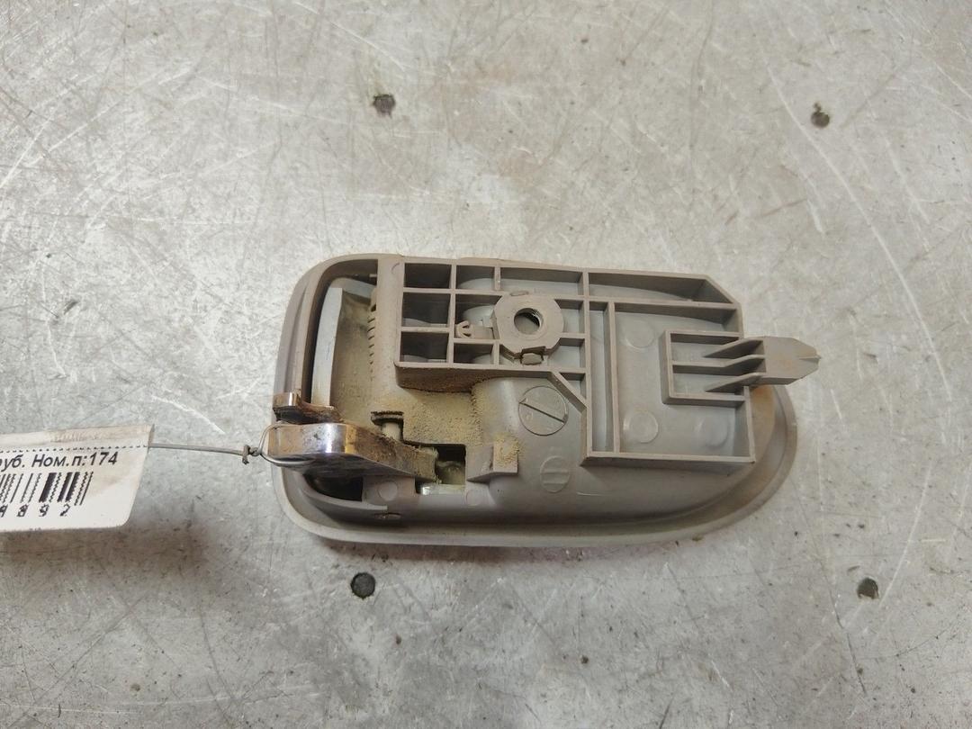 Ручка внутренняя задняя правая XFJU95 Mazda Premacy - Фото 2