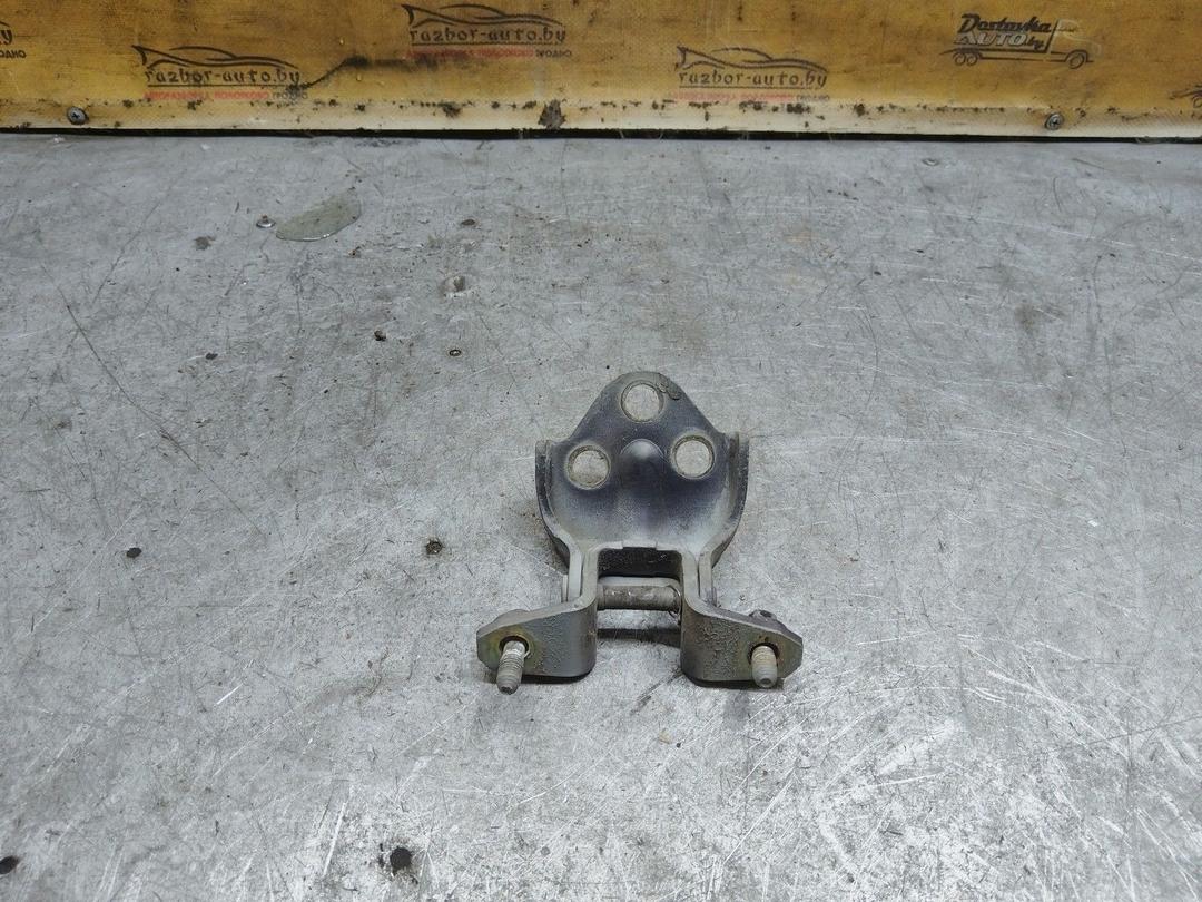 Петля двери передней правой 3RO2L0 Mitsubishi Carisma купить в магазине запчастей бу