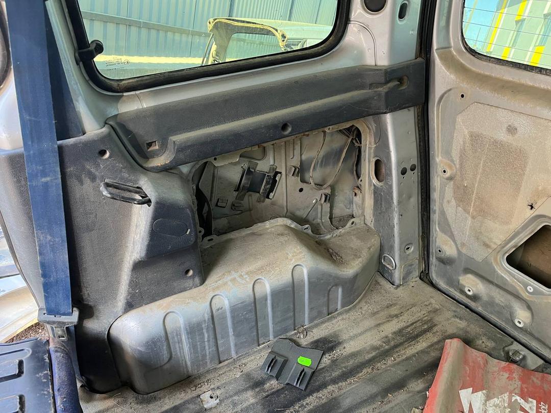 Направляющая шторки багажника (салазки) AZMH35 Citroen Berlingo