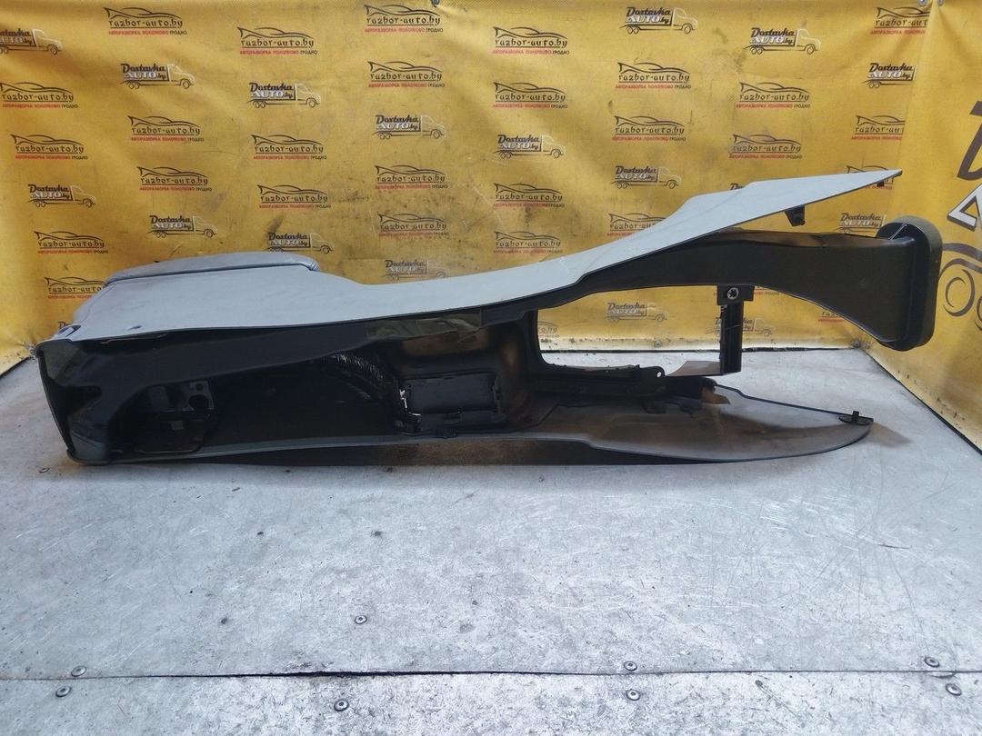 Подлокотник 4LU1UL Renault Laguna купить с доставкой. Огромный выбор запчастей и марок авто. У нас есть практически все.