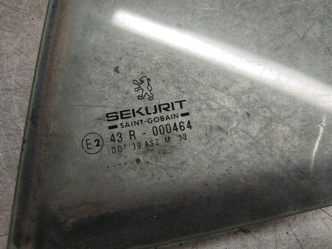 Стекло двери задней левой 7MYKBJ Peugeot 206 купить