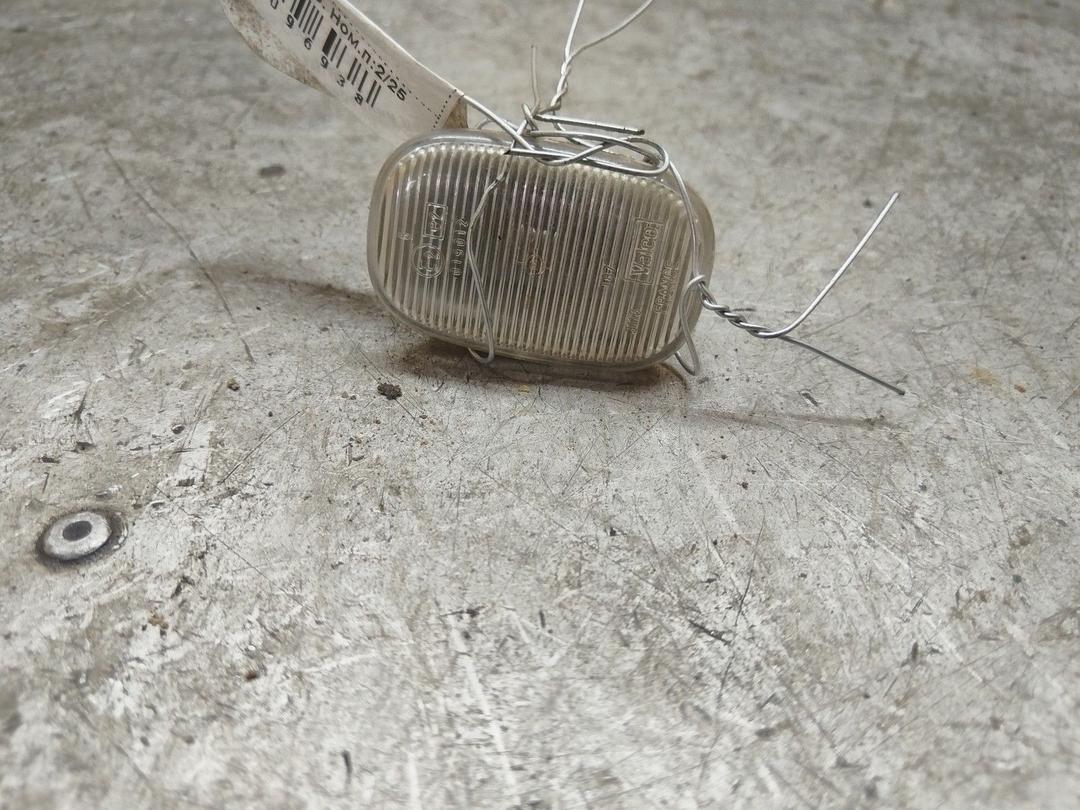 Повторитель передний левый MN4BU7 Toyota Corolla