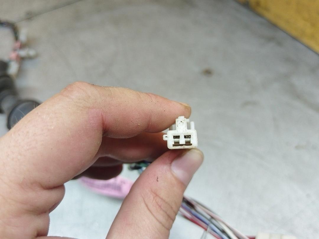 Проводка двери передней правой J2A2CR Toyota Avensis Verso - Фото 8