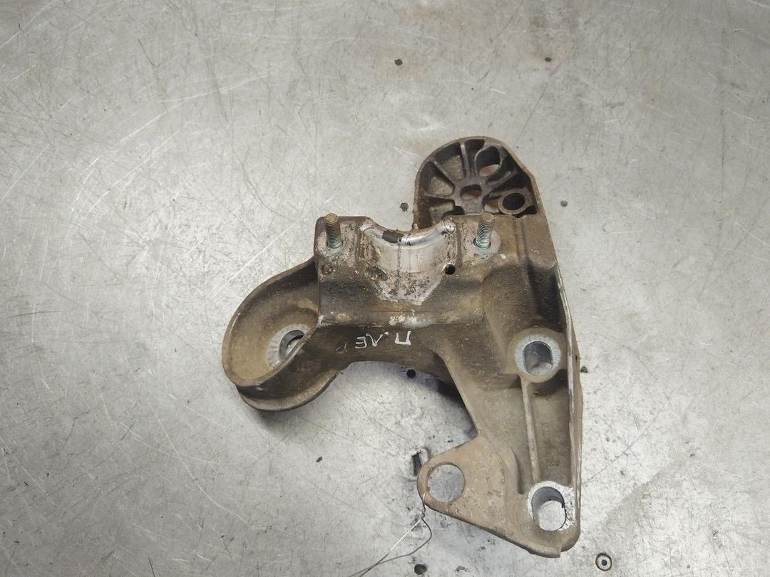 Кронштейн двигателя 19J2TV Audi A4 купить