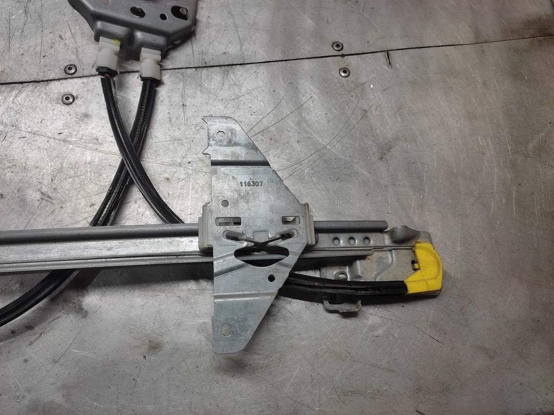 Стеклоподъемник задний правый K4USMH Peugeot 307 купить с доставкой