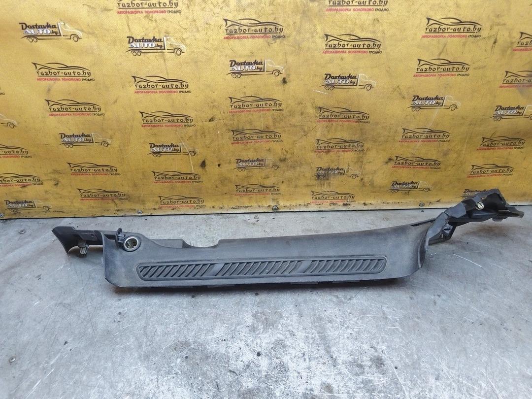 Направляющая шторки багажника (салазки) OYKR9L Peugeot 307