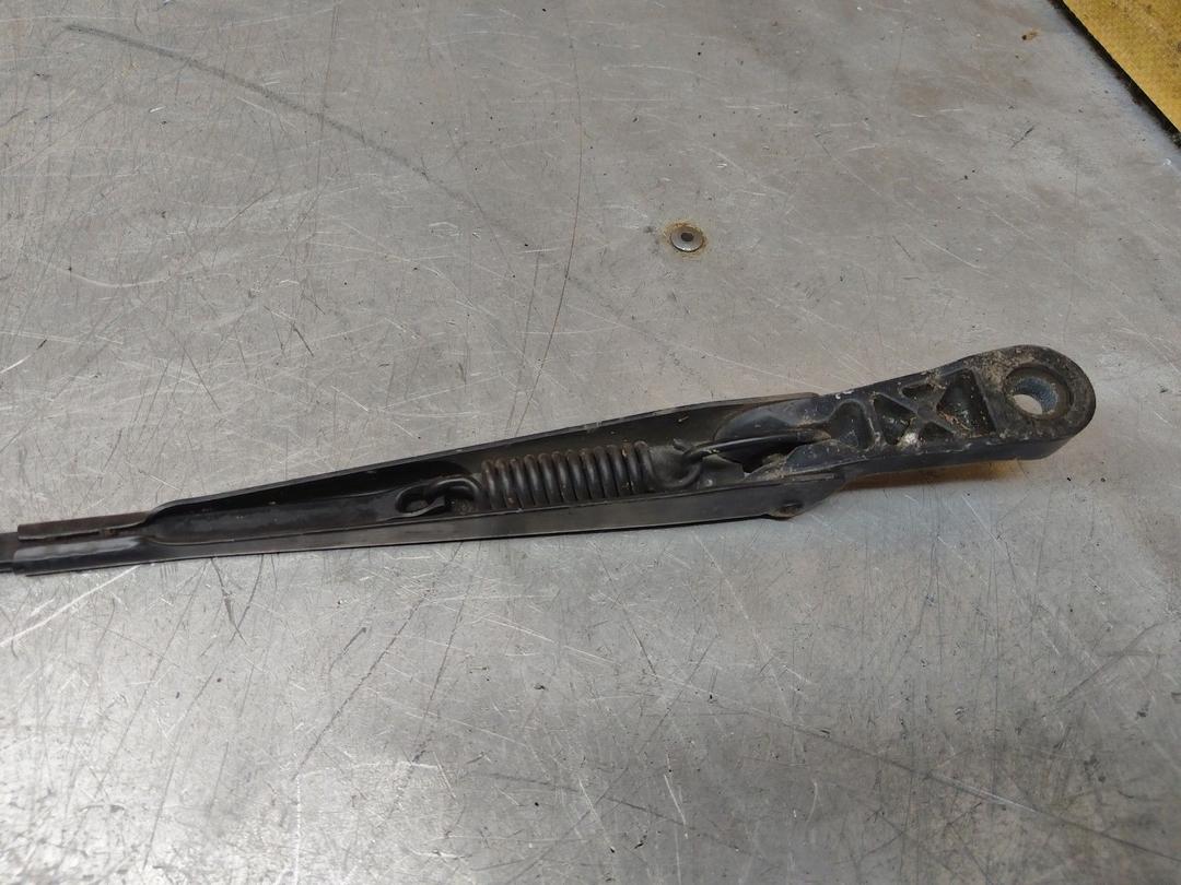 Щеткодержатель (поводок стеклоочистителя, дворник) 4A1XGQ Volkswagen Passat купить