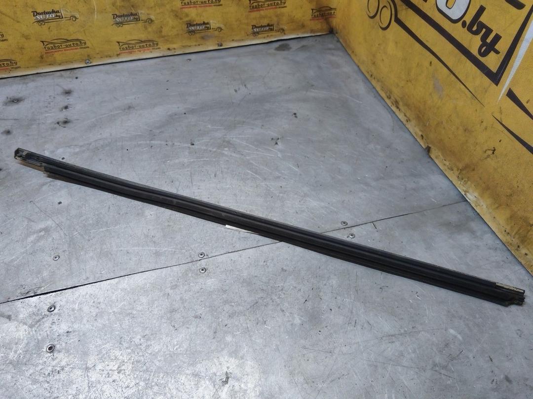 Молдинг стекла двери передней правой наружный Z5K4PO Volvo V40 купить