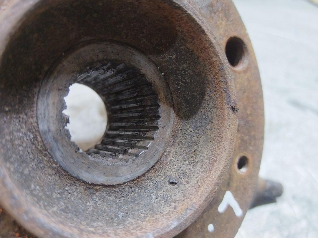 Кулак поворотный левый 7CCSKC Peugeot 405 купить