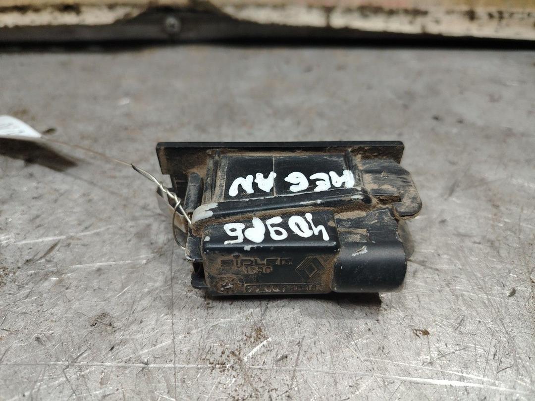 Подсветка номера A838Y3 Renault Megane - Фото 2