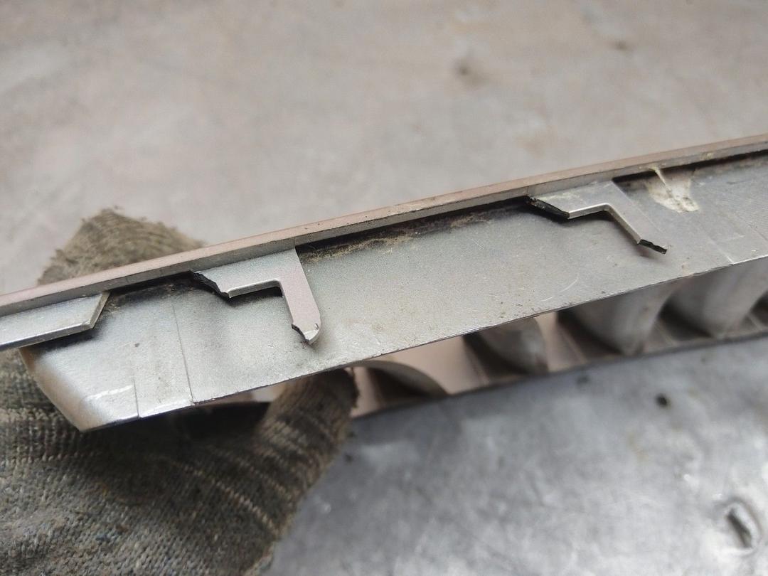 Решетка радиатора W1FL05 Renault Vel Satis купить в магазине запчастей бу