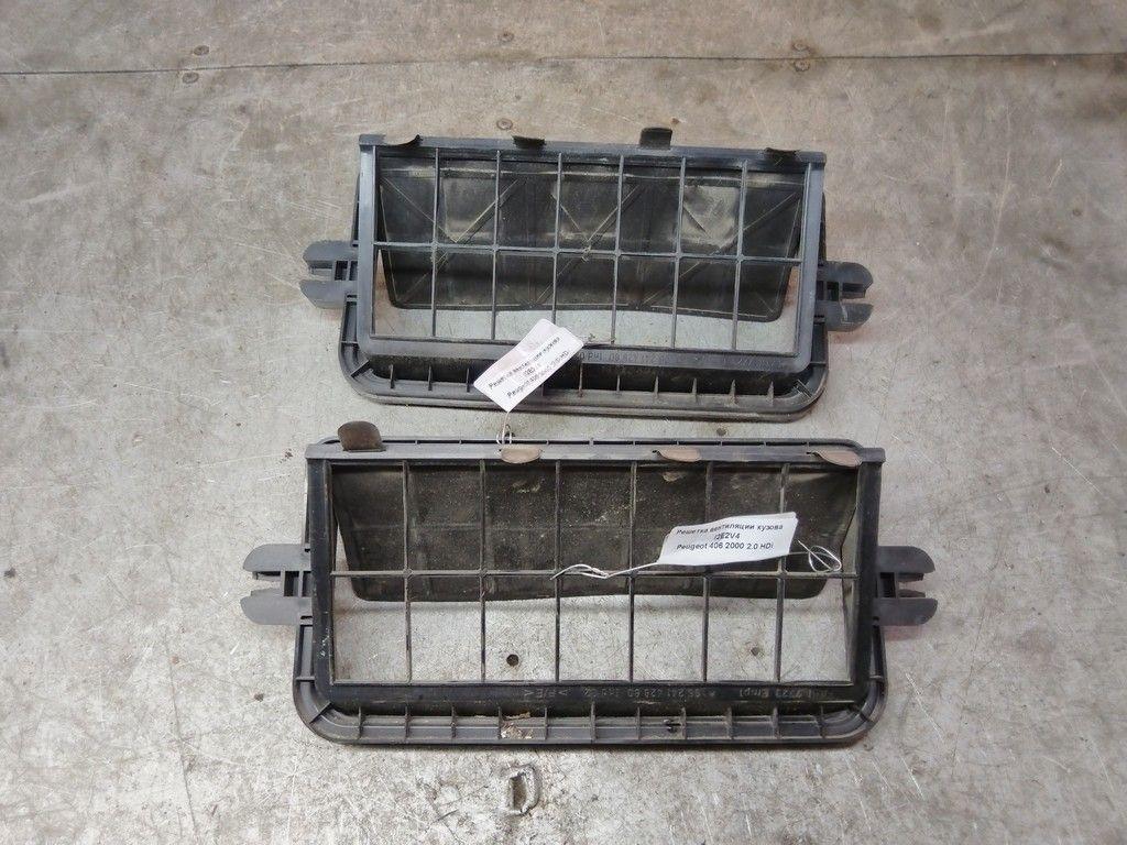 Решетка вентиляции кузова I2E2V4 Peugeot 406 - Фото 1