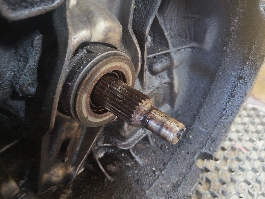 КПП механическая (МКПП) 5-ступенчатая 3IDQH6 Audi 80 - Фото 4