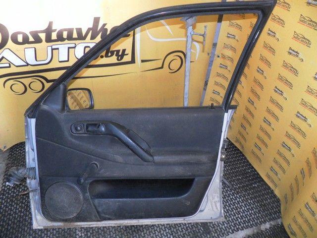 Обшивка двери передней правой (дверная карта) 7UMC1C Volkswagen Passat