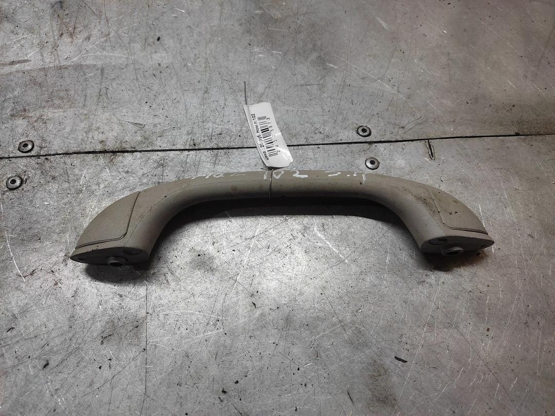 Ручка внутренняя потолочная B85F3A Mazda 626 купить