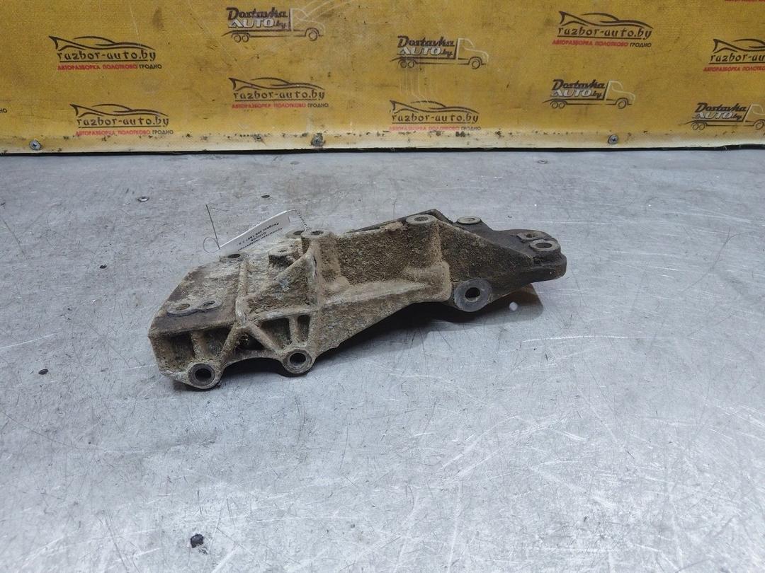 Кронштейн генератора Q1OV0S Peugeot 405 купить