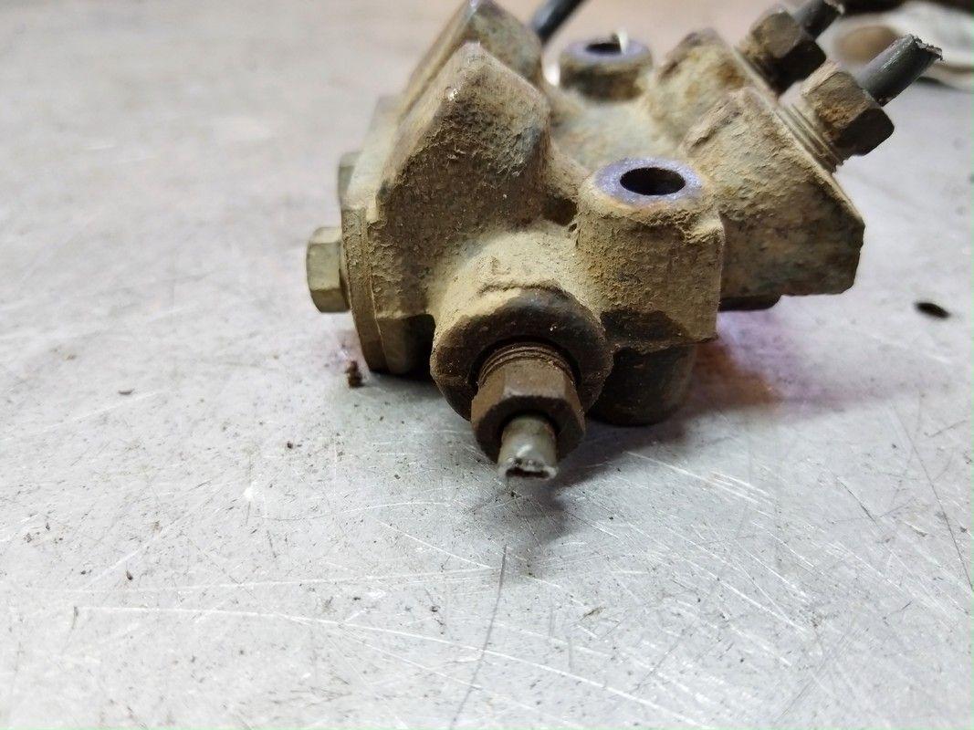 Распределитель тормозной силы 5WO6GY Mazda Premacy купить с доставкой