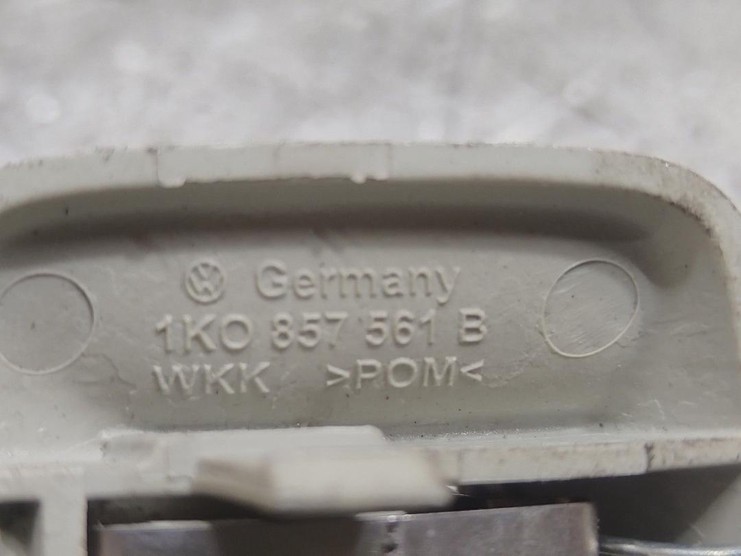 Крепление (крючок) солнцезащитного козырька E3M56V Volkswagen Jetta - Фото 4