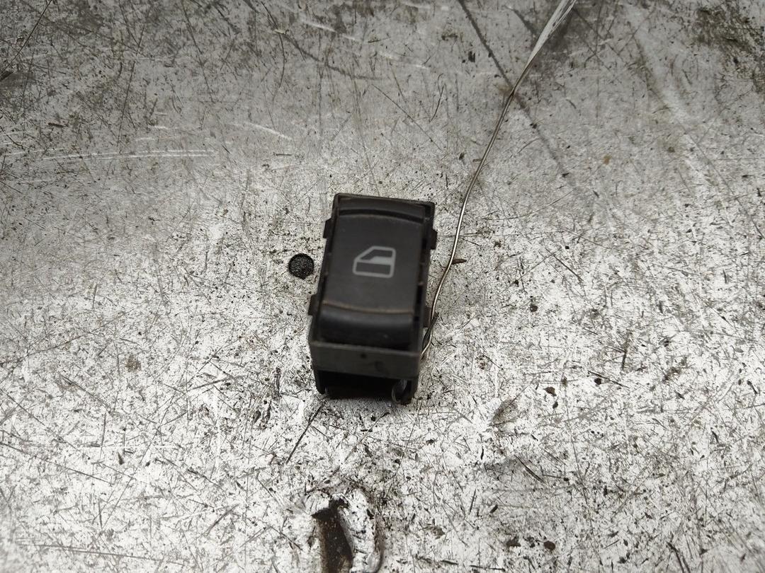 Кнопка стеклоподъемника заднего левого MDA6LM Volkswagen Passat