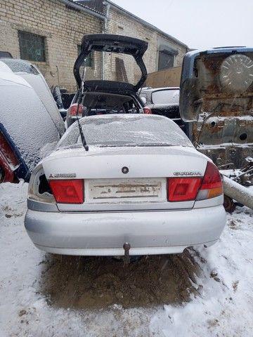 Стекло двери задней правой 5SPRXR Mitsubishi Carisma